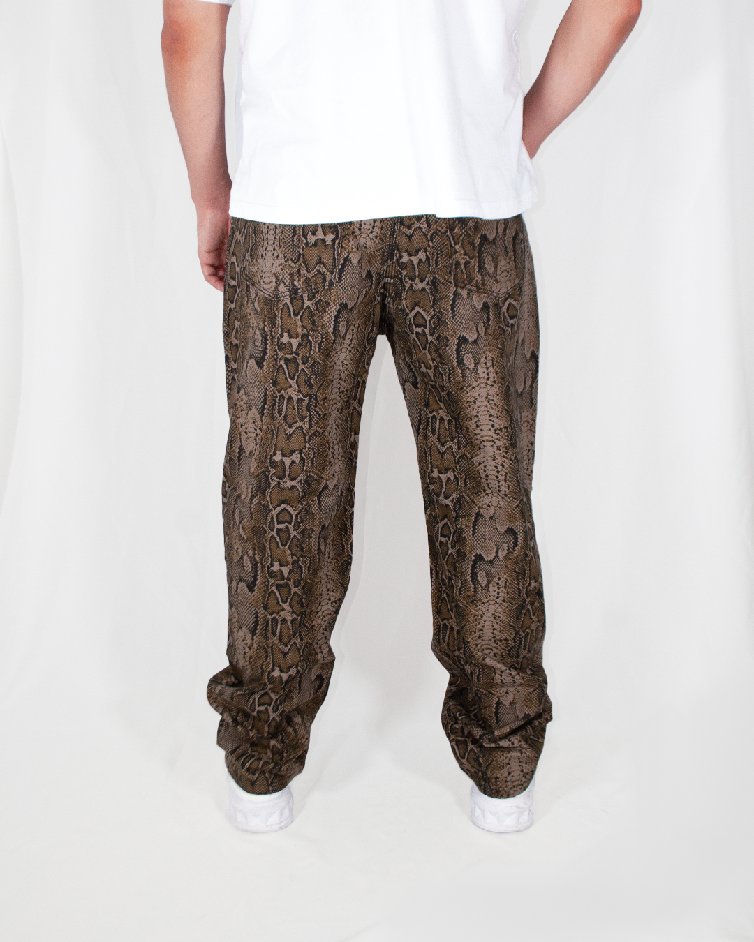 Pantalón Baggy Animal Print Café Serpiente
