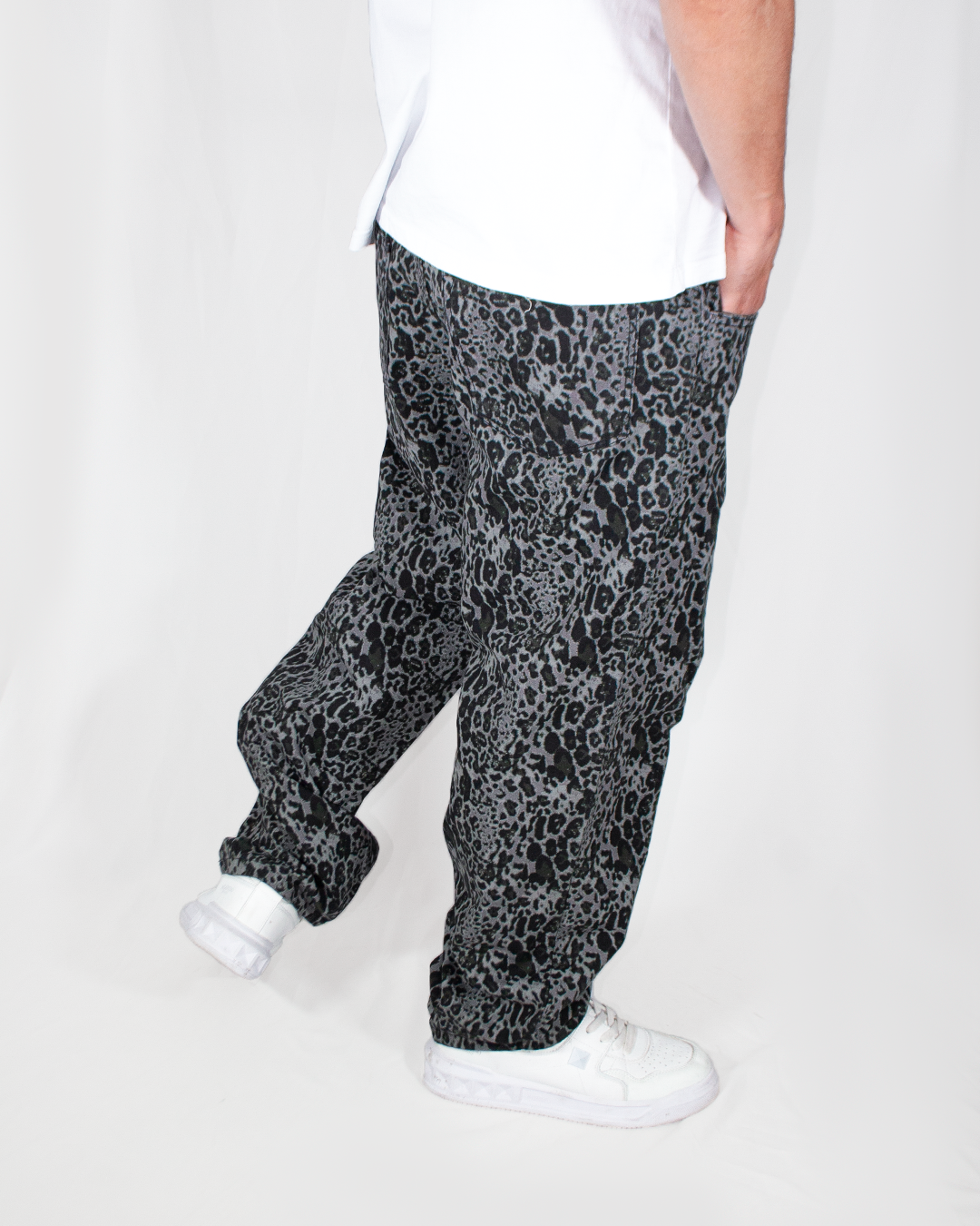 Pantalón Baggy Animal Print Gris Pantera