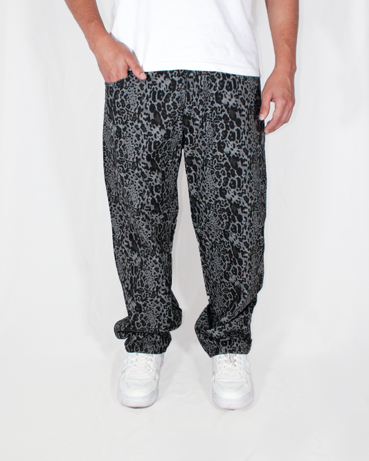 Pantalón Baggy Animal Print Gris Pantera