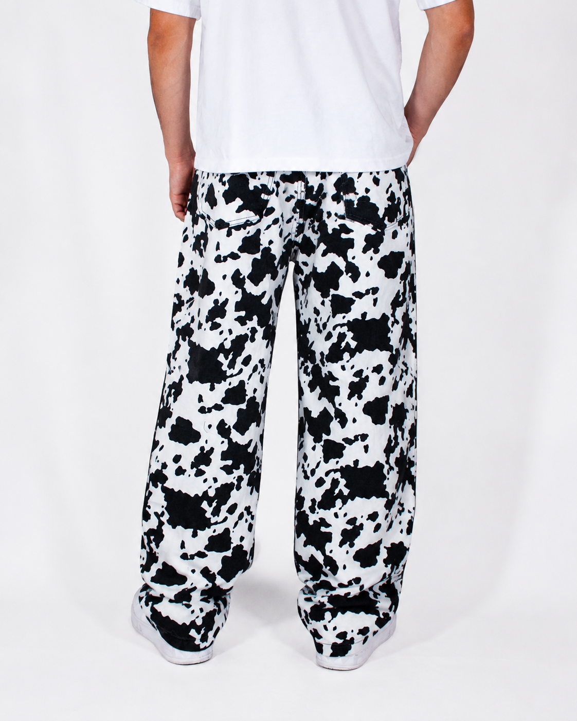 Pantalón Baggy Animal Print Vaca Blanco y Negro